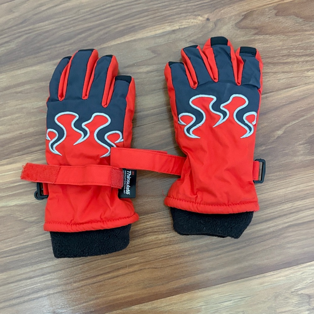 3M LL Bean Thinsulate Kids Red and Black Flame gloves